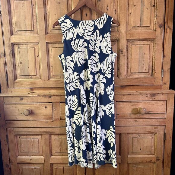 Hilo Hattie Women's Medium Navy Blue White Silk Hawaiian Dress Leaf Print‎ Tank - Picture 8 of 11